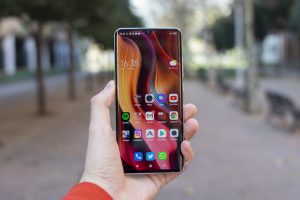 CINCO SMARTPHONES MEJORES Y MÁS BARATOS QUE EL IPHONE 12