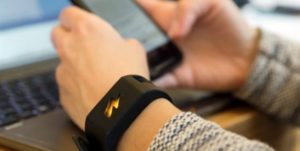 YA VENDEN LA PULSERA QUE DA TOQUES SI COMES DE MÁS