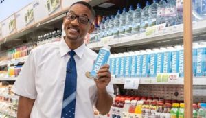 WILL SMITH LANZA SU MARCA DE AGUA ECO AMIGABLE