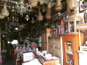 BAZARES DE ANTIGÜEDADES SÓLO PARA “CHACHAREROS” DE CORAZÓN