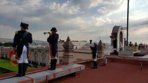 ¿SABÍAS QUE DIARIO HACEN HONORES PERSONIFICADOS EN PLAZA DE ARMAS?
