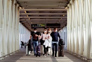 LO QUE DEBES SABER SI TIENES QUE VIAJAR FORZOSAMENTE PESE AL CORONAVIRUS
