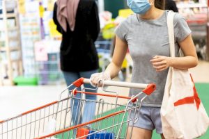 LOS ERRORES MÁS COMUNES QUE NOS PONEN EN RIESGO DURANTE LA PANDEMIA