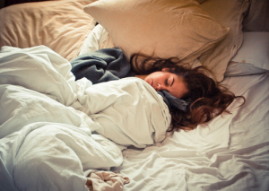 LAS MUJERES NECESITAN DORMIR MÁS