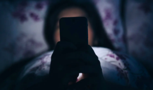 SÍNTOMAS QUE PODRÍAN INDICAR UNA ADICCIÓN AL CELULAR
