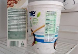 ¿POR QUÉ NO GUARDAR COMIDA EN ENVASES DE YOGURTH?