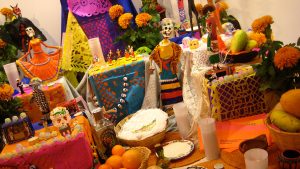 QUÉ ALIMENTOS NO DEBEN FALTAR EN UN ALTAR DE MUERTOS