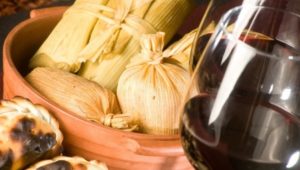 ¡BYE, ATOLE! TAMBIEN PUEDES COMER TAMALES CON VINO