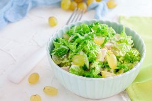 RECETA: PREPARA ATÚN EN LATA CON UVAS, VINAGRETA Y NUEZ