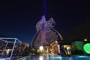 DUERME EN UNA DE LAS 806 HABITACIONES DEL HOTEL EN FORMA DE GUITARRA