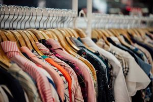 FAST & SLOW FASHION: ¿POR QUÉ LA MODA ESTÁ ACABANDO CON EL PLANETA?