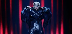 FANS DEMANDAN A MADONNA POR EMPEZAR TARDE SUS CONCIERTOS