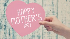 CELEBRA A MAMÁ SIN SALIR DE CASA Y CUIDÁNDOLA CON ESTOS TIPS