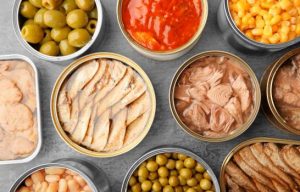 ¿QUE TAN DAÑINO ES COMER ALIMENTOS ENLATADOS EN CUARENTENA?