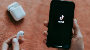 ASÍ SE LLAMAN LAS CANCIONES DE TIKTOK