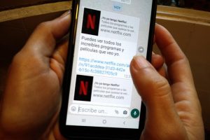 AHORA PODRÁS VER NETFLIX DESDE WHATSAPP CON TUS AMIGOS